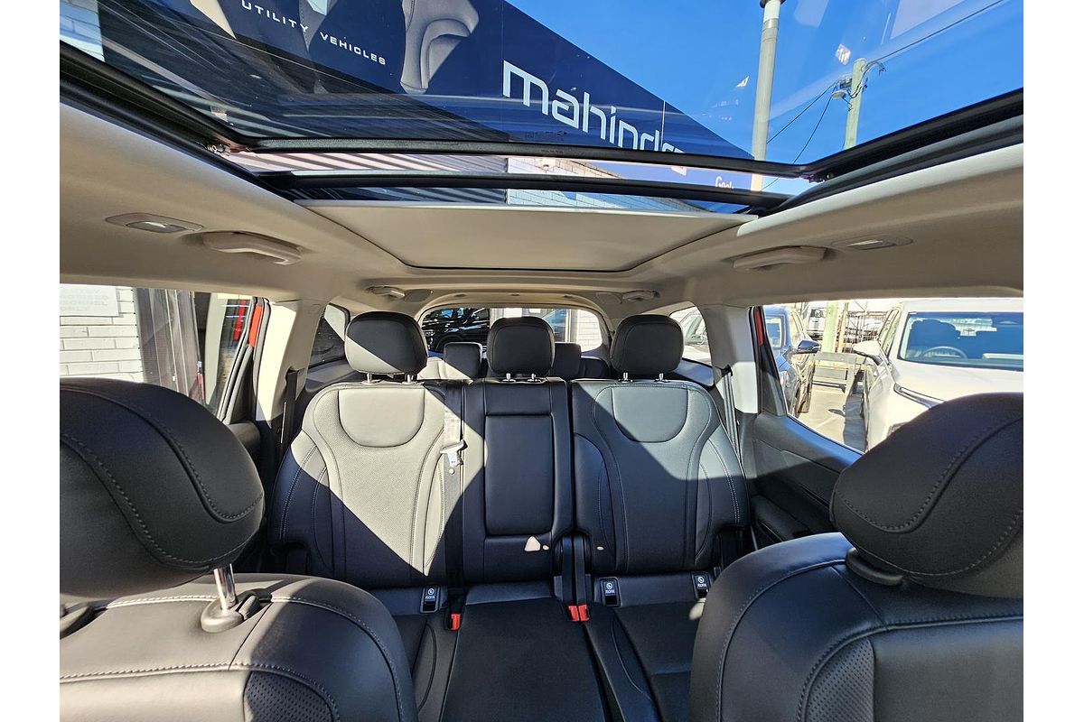2025 Mahindra XUV700 AX7L