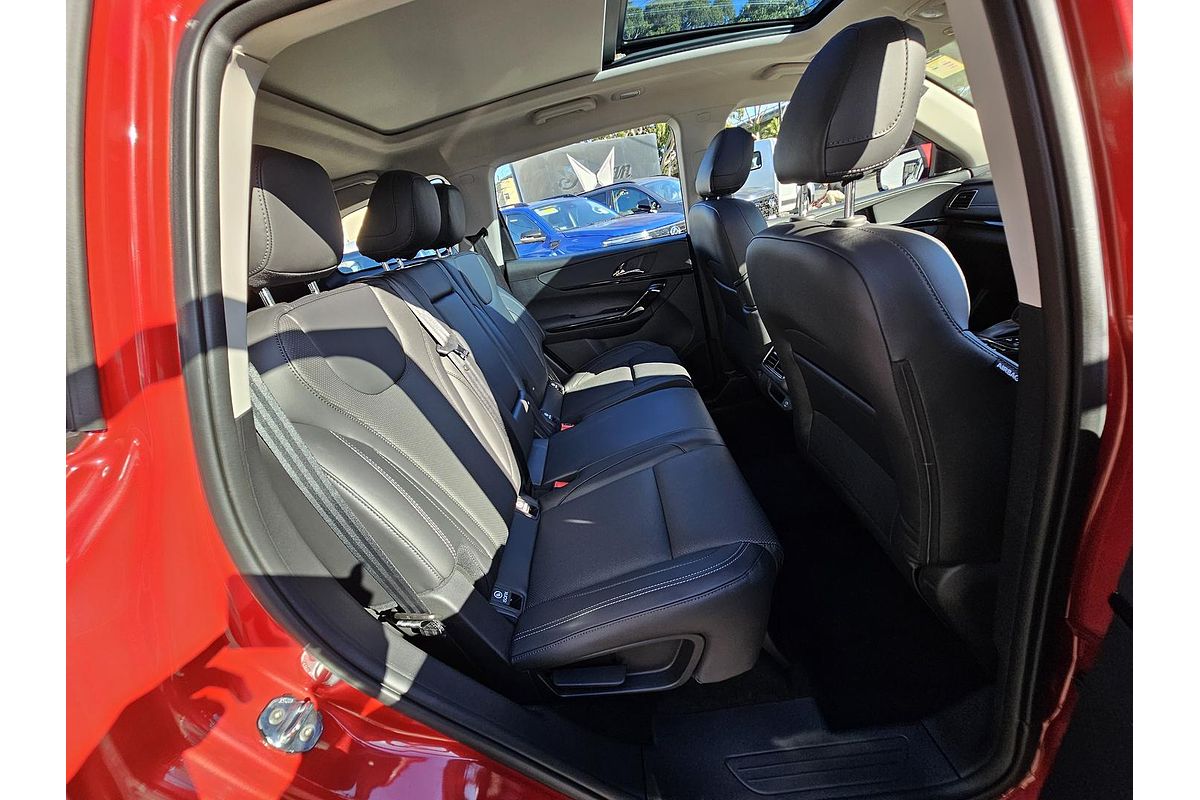 2025 Mahindra XUV700 AX7L