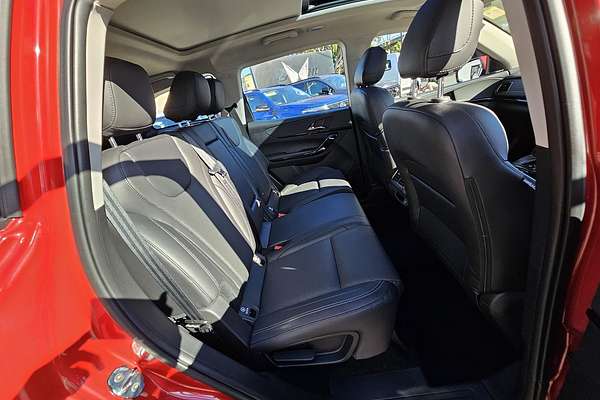 2025 Mahindra XUV700 AX7L