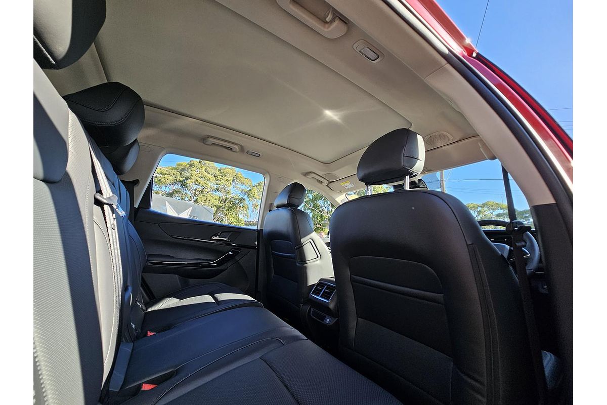2025 Mahindra XUV700 AX7L
