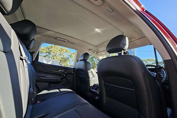 2025 Mahindra XUV700 AX7L