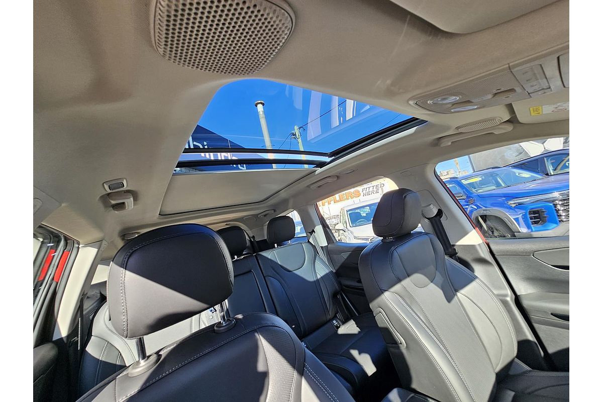 2025 Mahindra XUV700 AX7L