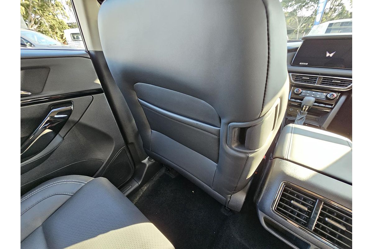 2025 Mahindra XUV700 AX7L