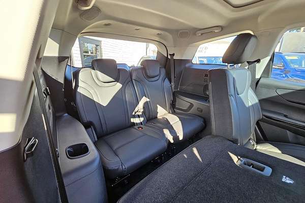 2025 Mahindra XUV700 AX7L
