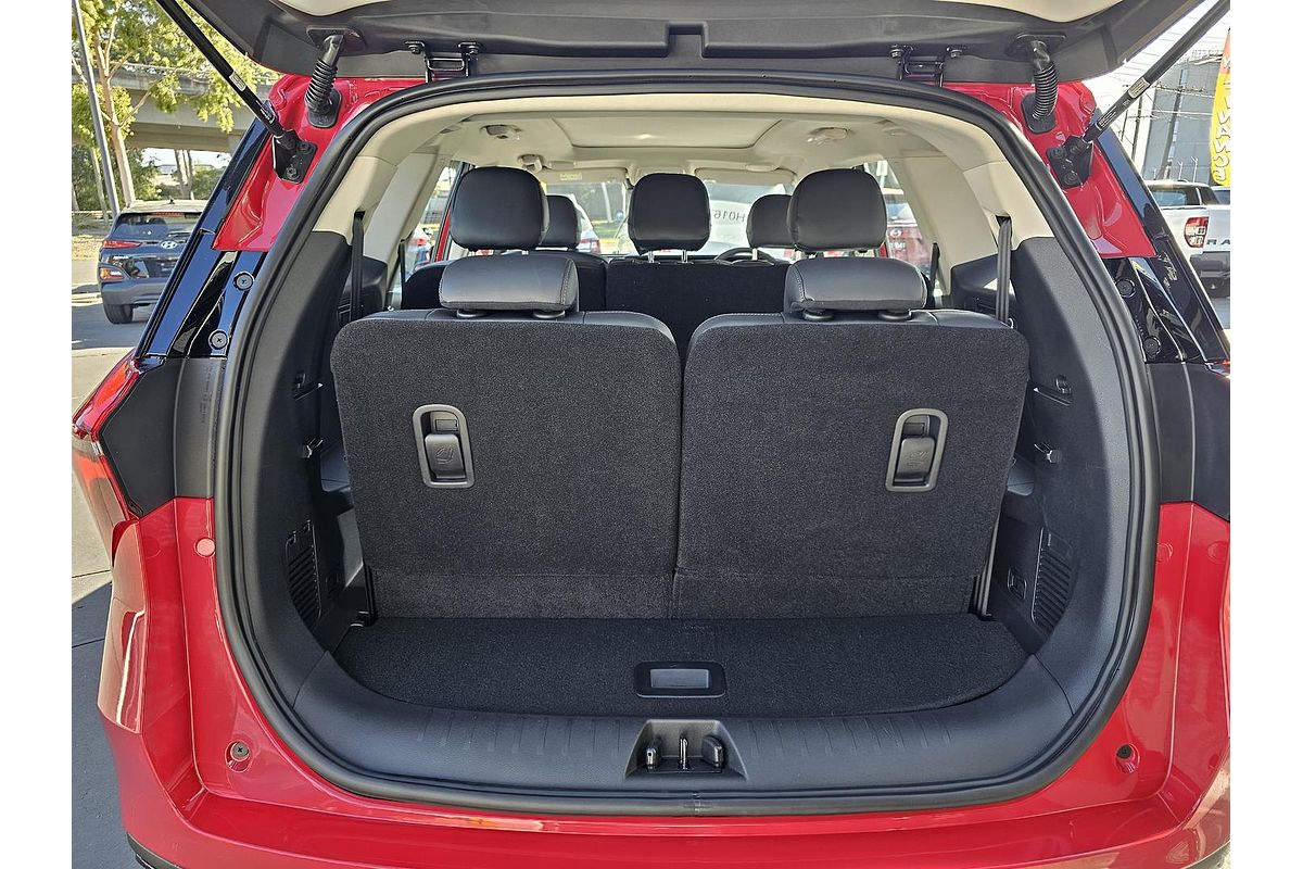 2025 Mahindra XUV700 AX7L