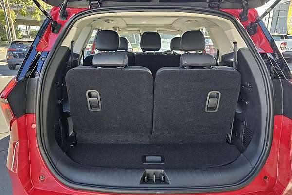 2025 Mahindra XUV700 AX7L
