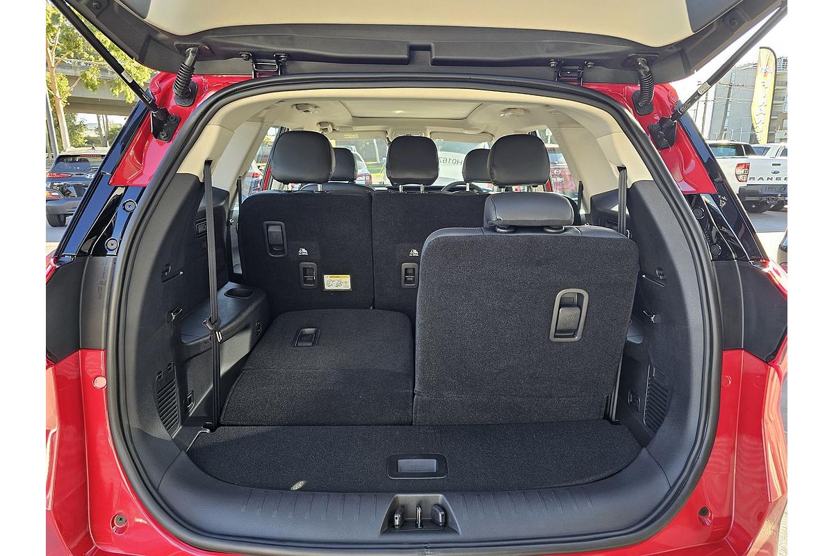 2025 Mahindra XUV700 AX7L