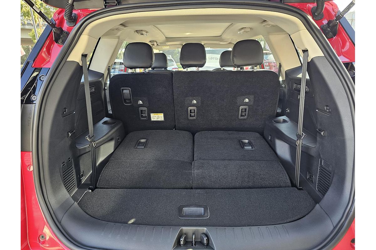 2025 Mahindra XUV700 AX7L