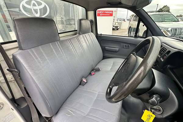 2003 Toyota Hilux RZN149R