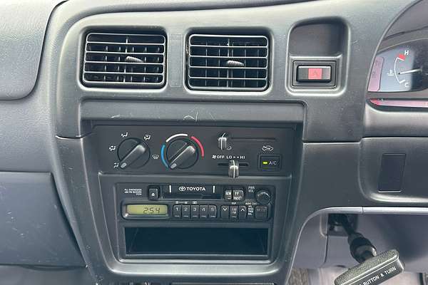 2003 Toyota Hilux RZN149R