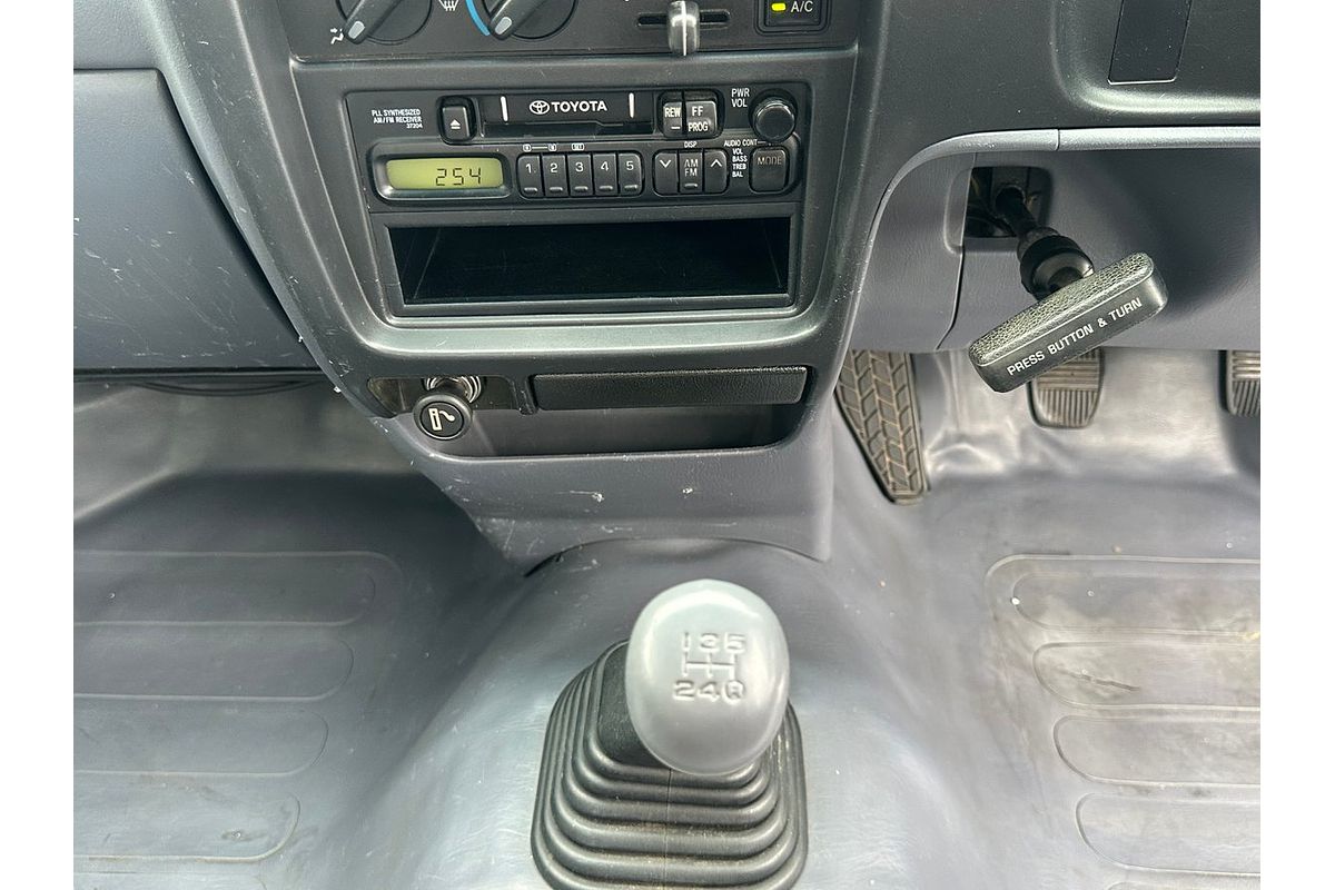 2003 Toyota Hilux RZN149R