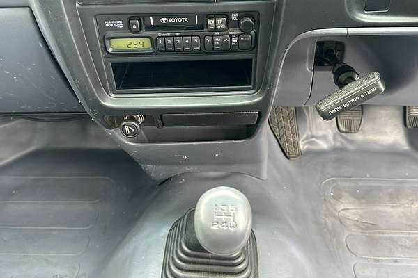 2003 Toyota Hilux RZN149R