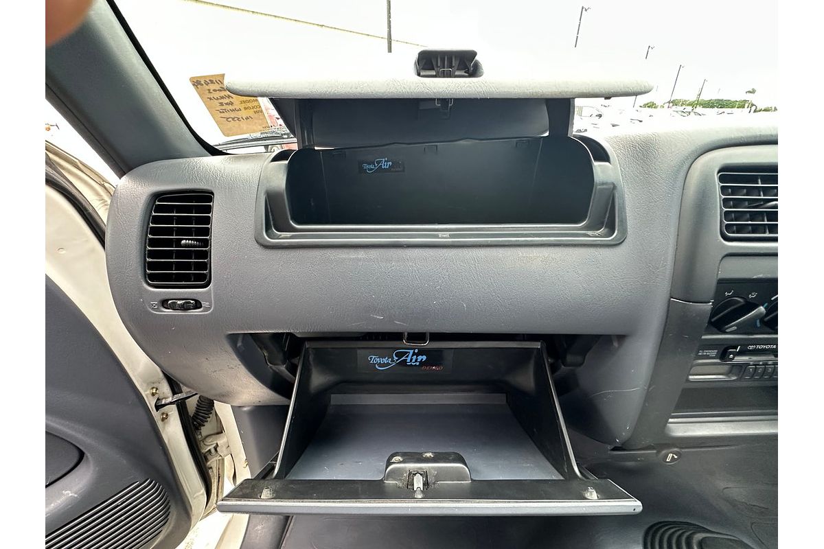 2003 Toyota Hilux RZN149R