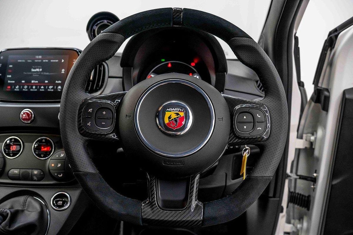 2024 Abarth 695 Competizione