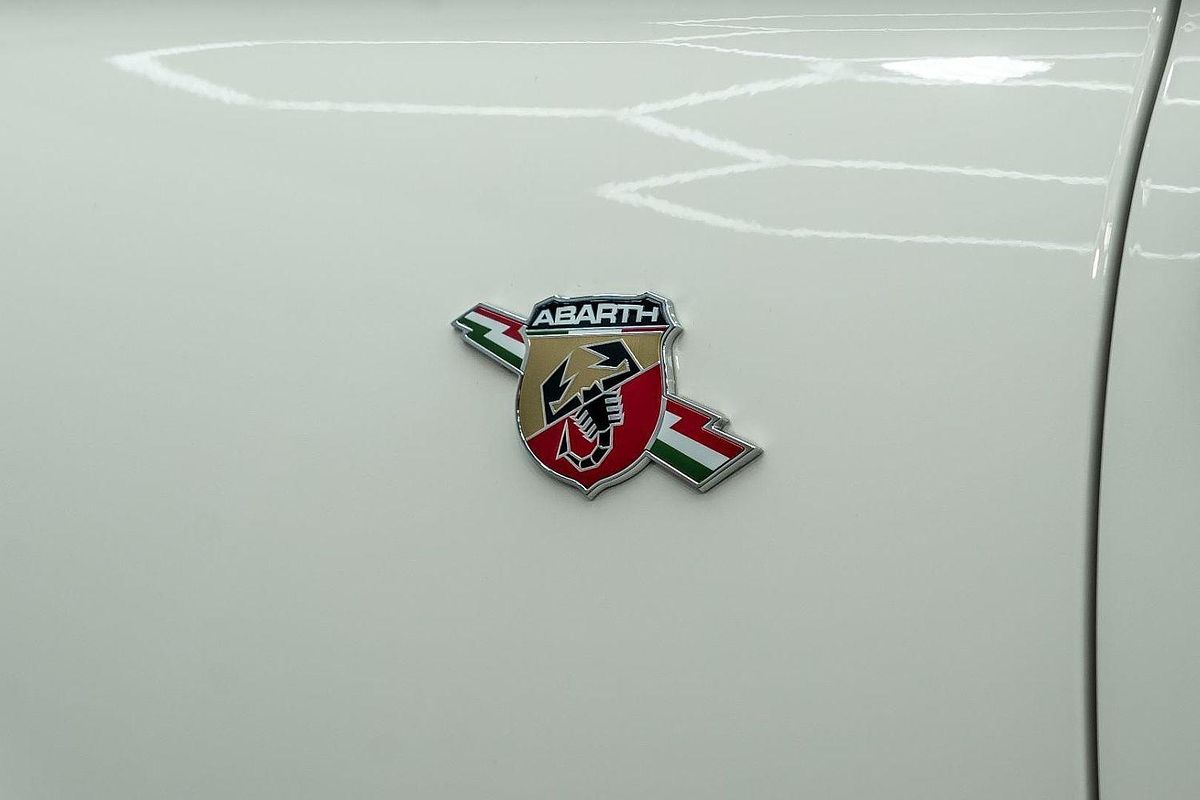 2024 Abarth 695 Competizione