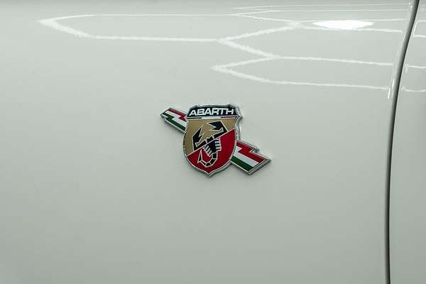 2024 Abarth 695 Competizione