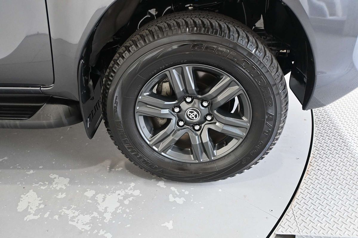2024 Toyota Hilux SR GUN126R 4X4