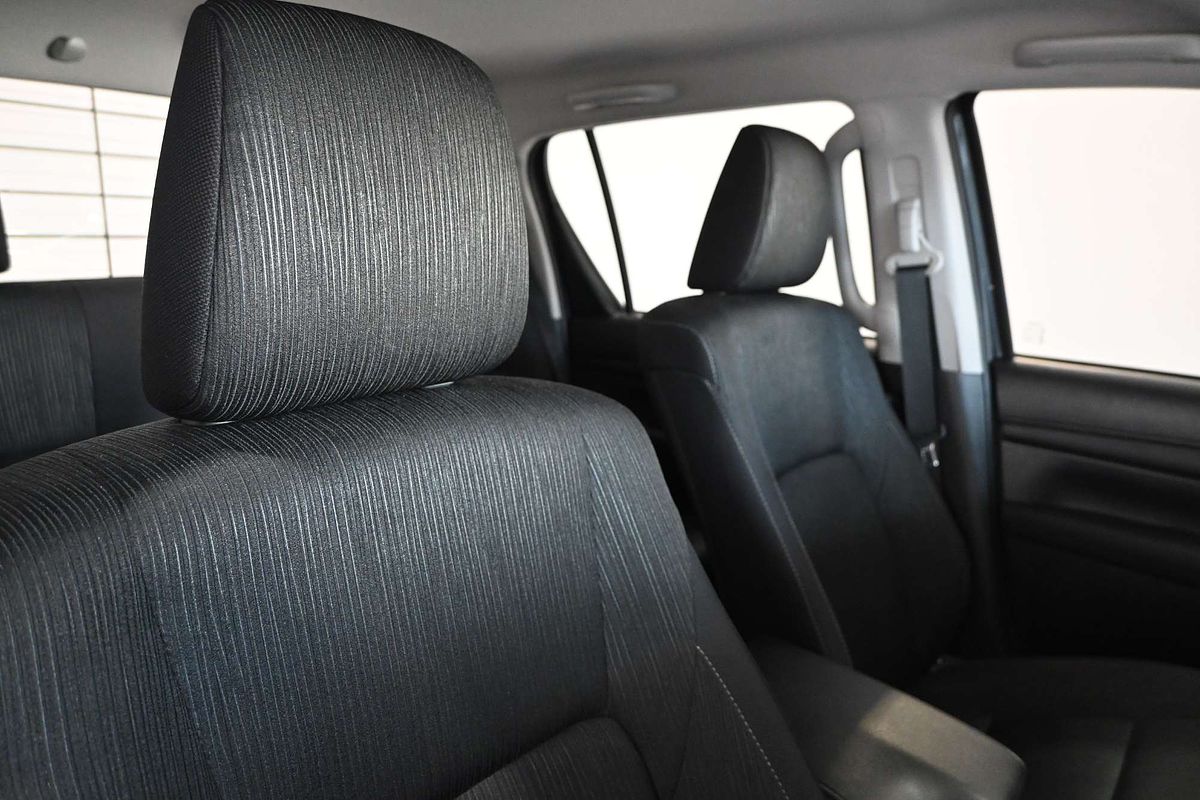 2024 Toyota Hilux SR GUN126R 4X4