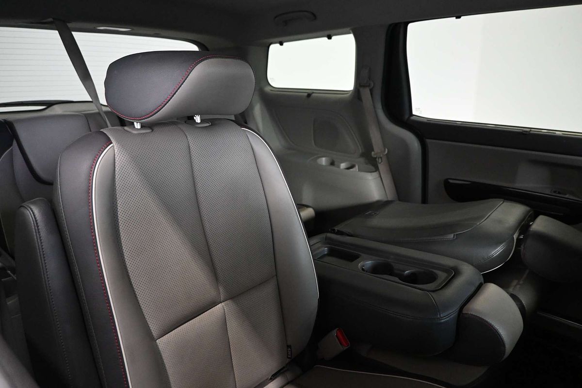 2017 Kia Carnival Platinum YP