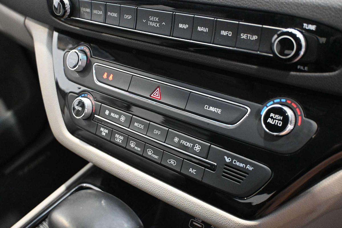 2017 Kia Carnival Platinum YP