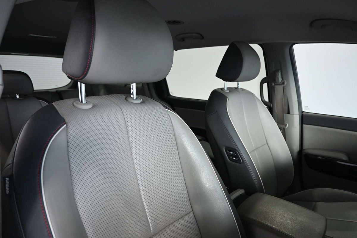 2017 Kia Carnival Platinum YP