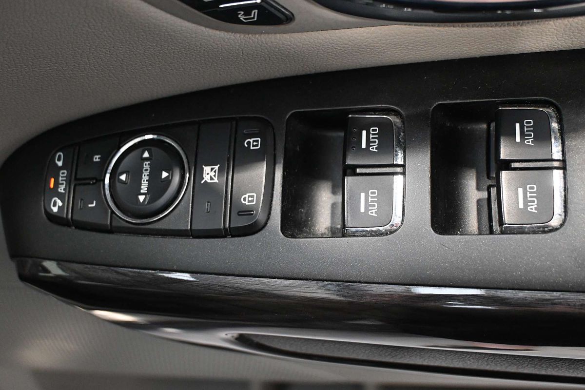 2017 Kia Carnival Platinum YP