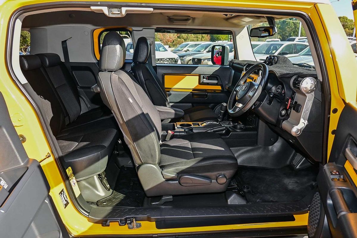 2014 Toyota FJ Cruiser GSJ15R