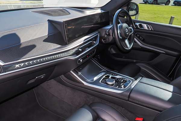 2023 BMW X7 xDrive40i Design Pure Excellence G07 LCI