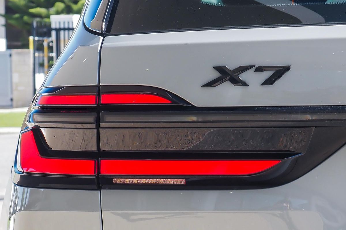 2023 BMW X7 xDrive40i Design Pure Excellence G07 LCI