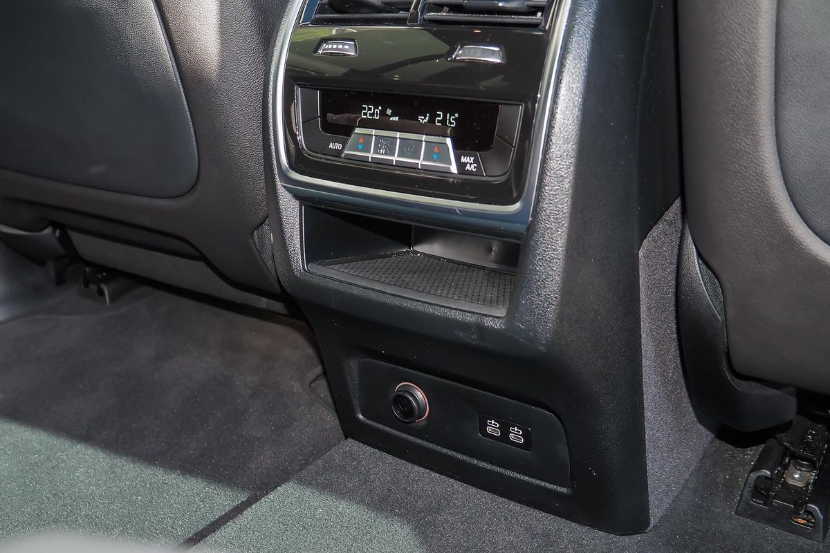 2023 BMW X7 xDrive40i Design Pure Excellence G07 LCI