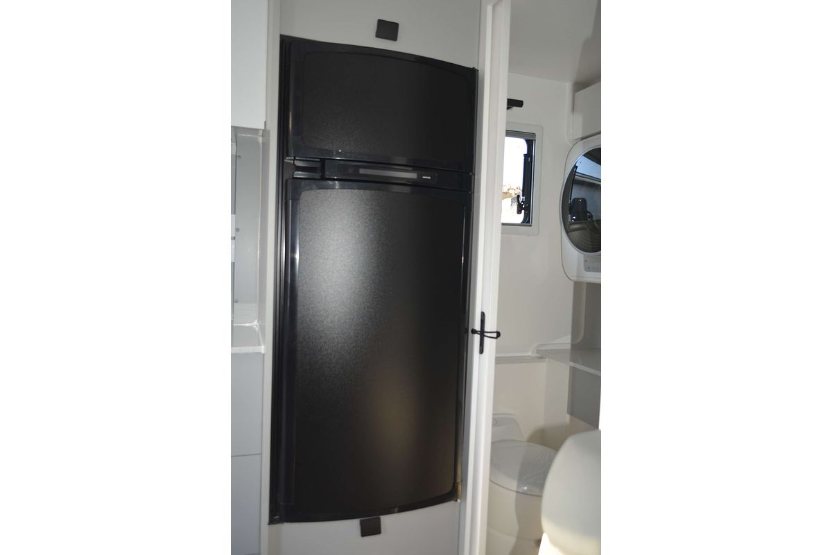 2025 New Age Manta Ray 15ft Embark