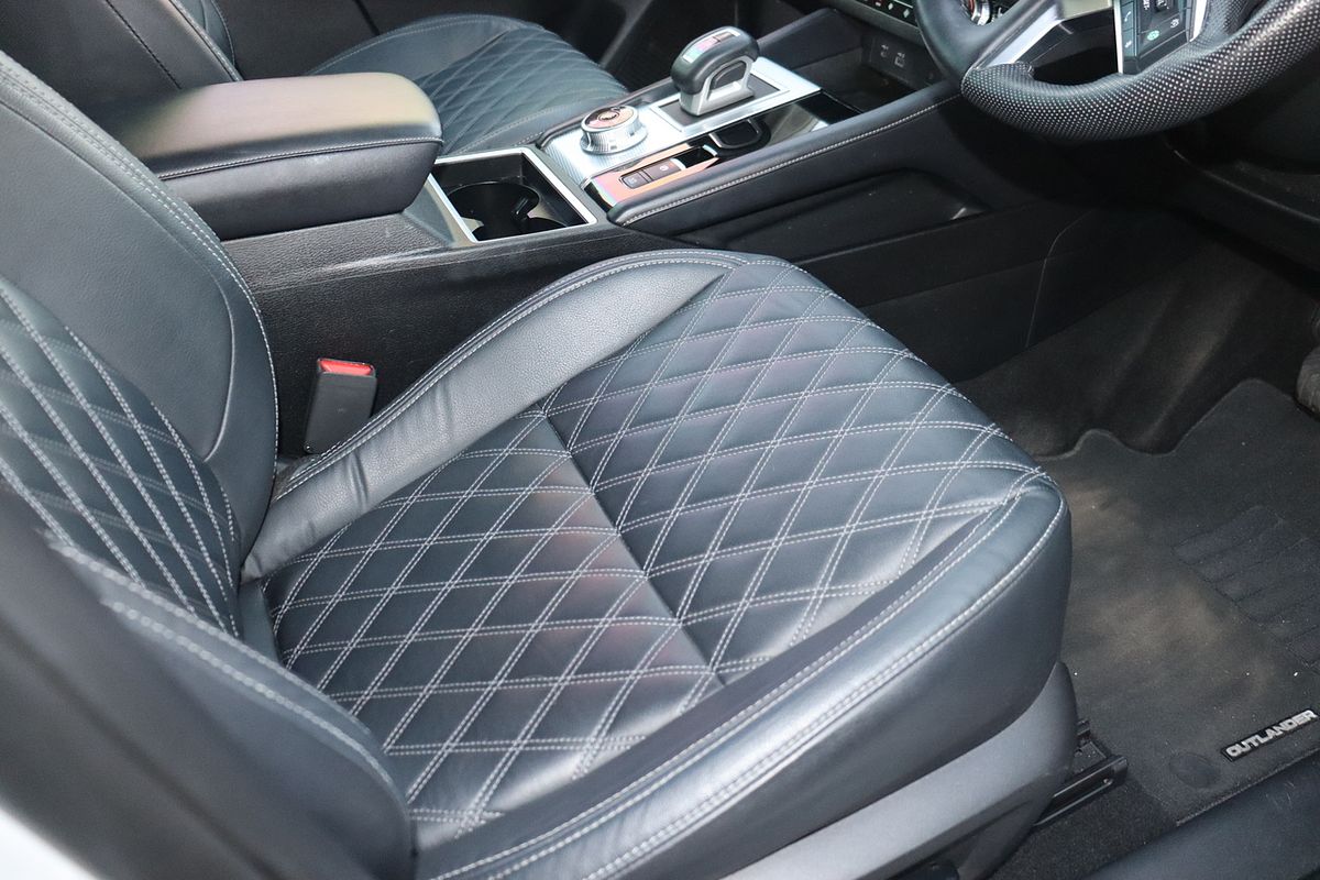 2022 Mitsubishi Outlander Exceed ZM