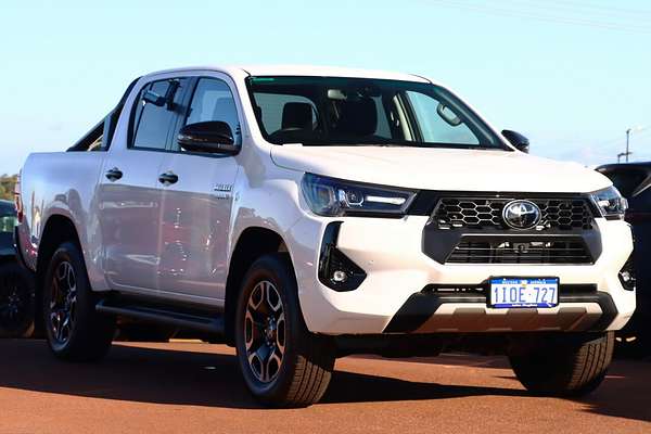 2025 Toyota Hilux SR5 48V GUN126R 4X4