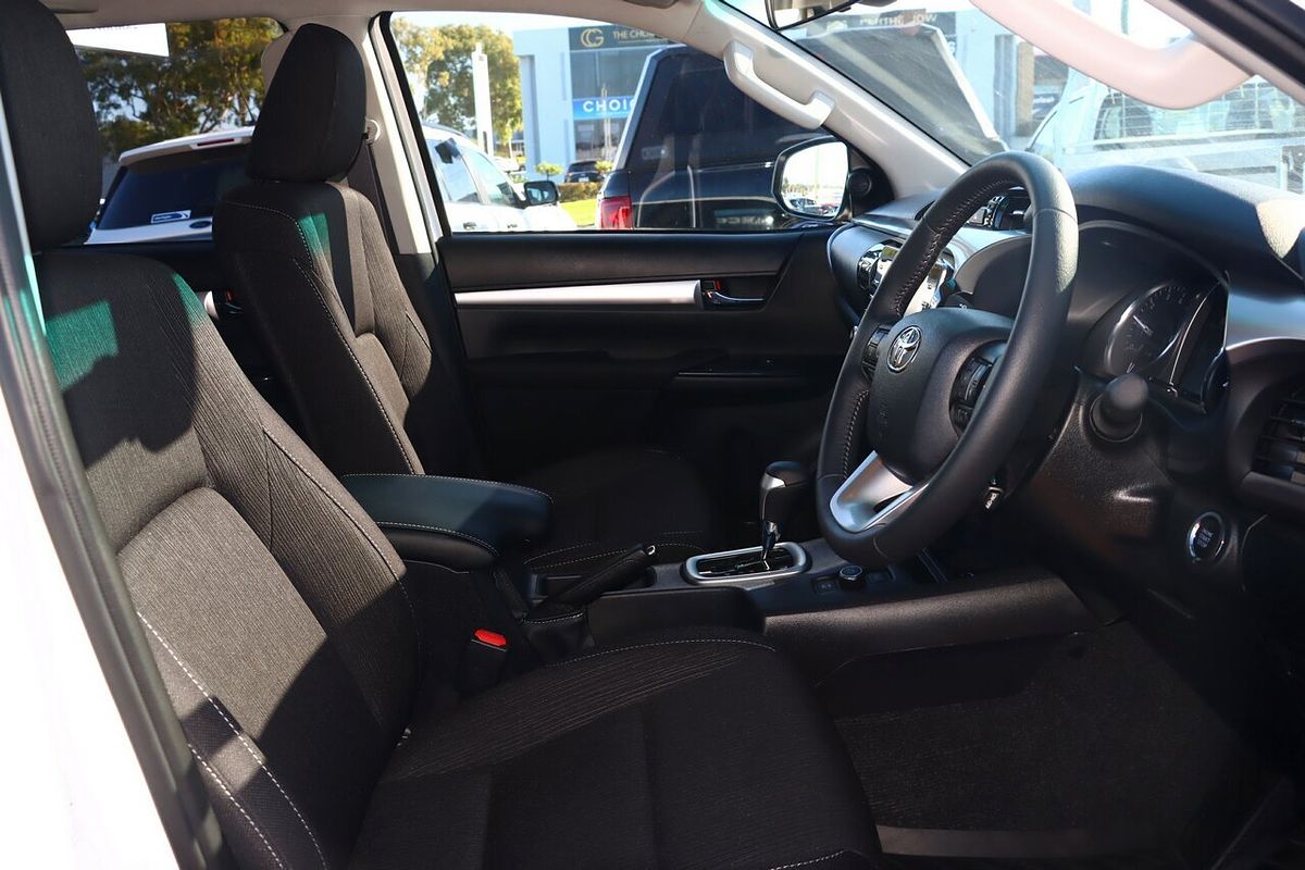 2025 Toyota Hilux SR5 48V GUN126R 4X4