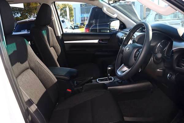 2025 Toyota Hilux SR5 48V GUN126R 4X4