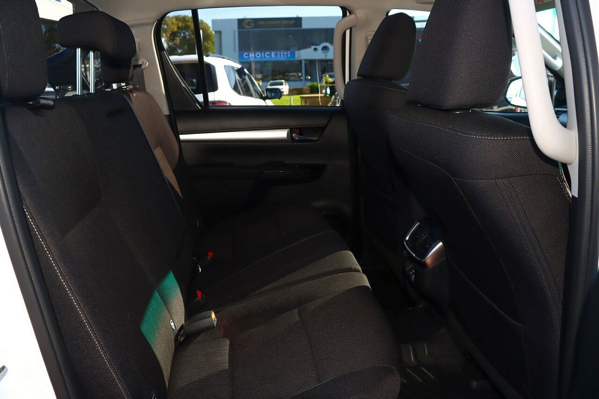 2025 Toyota Hilux SR5 48V GUN126R 4X4