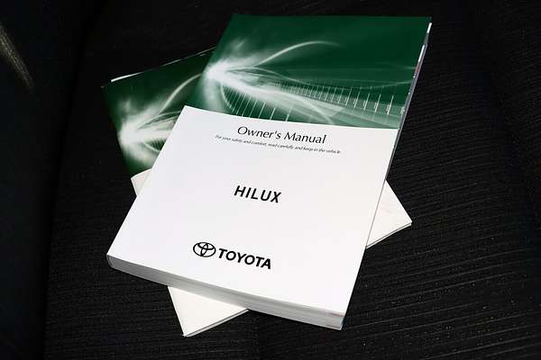 2025 Toyota Hilux SR5 48V GUN126R 4X4