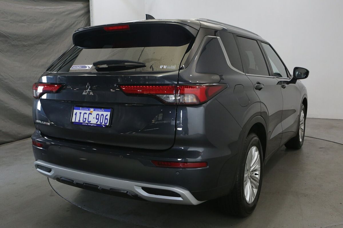 2024 Mitsubishi Outlander LS ZM
