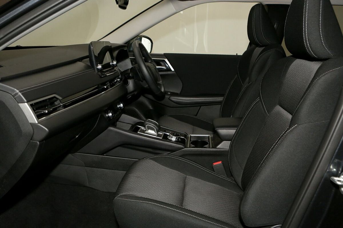 2024 Mitsubishi Outlander LS ZM