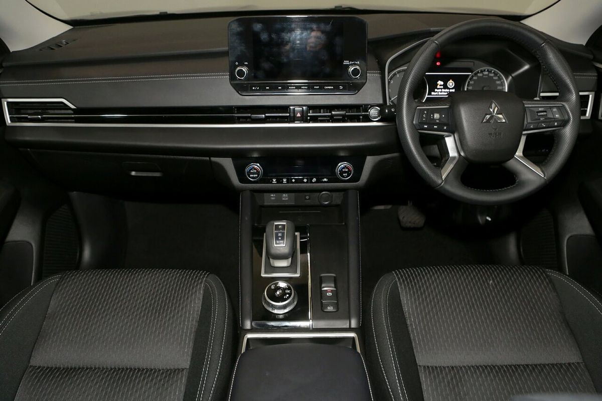 2024 Mitsubishi Outlander LS ZM