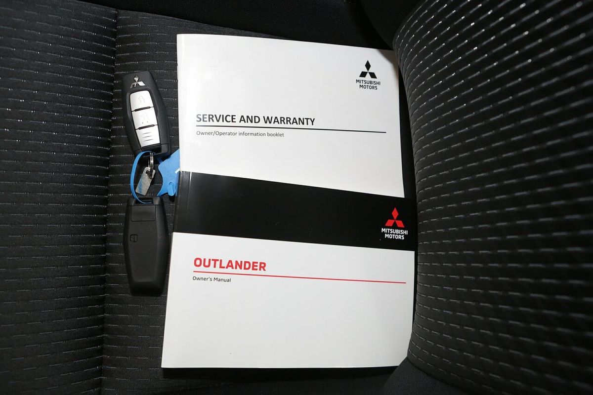 2024 Mitsubishi Outlander LS ZM