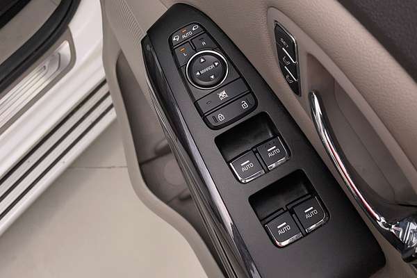 2017 Kia Carnival Platinum YP