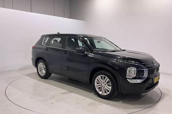 2023 Mitsubishi Outlander ES ZM