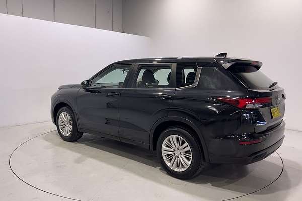 2023 Mitsubishi Outlander ES ZM