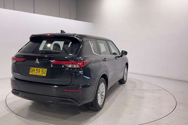 2023 Mitsubishi Outlander ES ZM