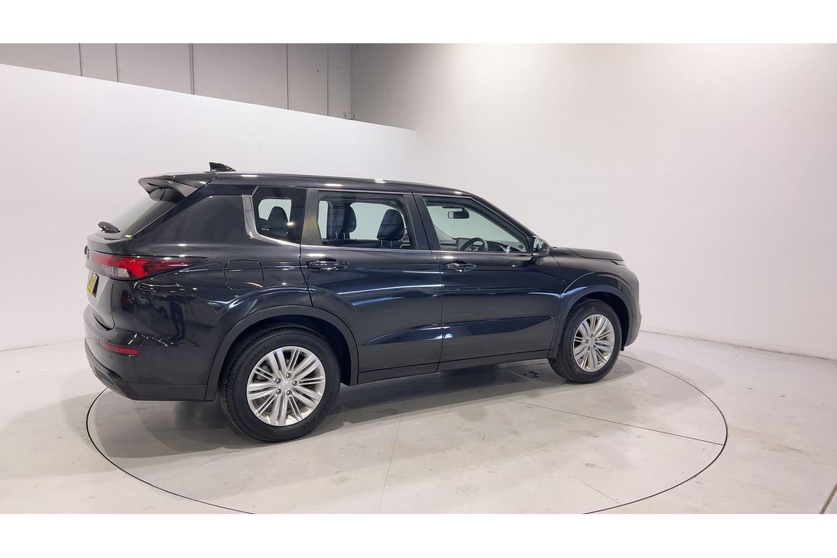 2023 Mitsubishi Outlander ES ZM