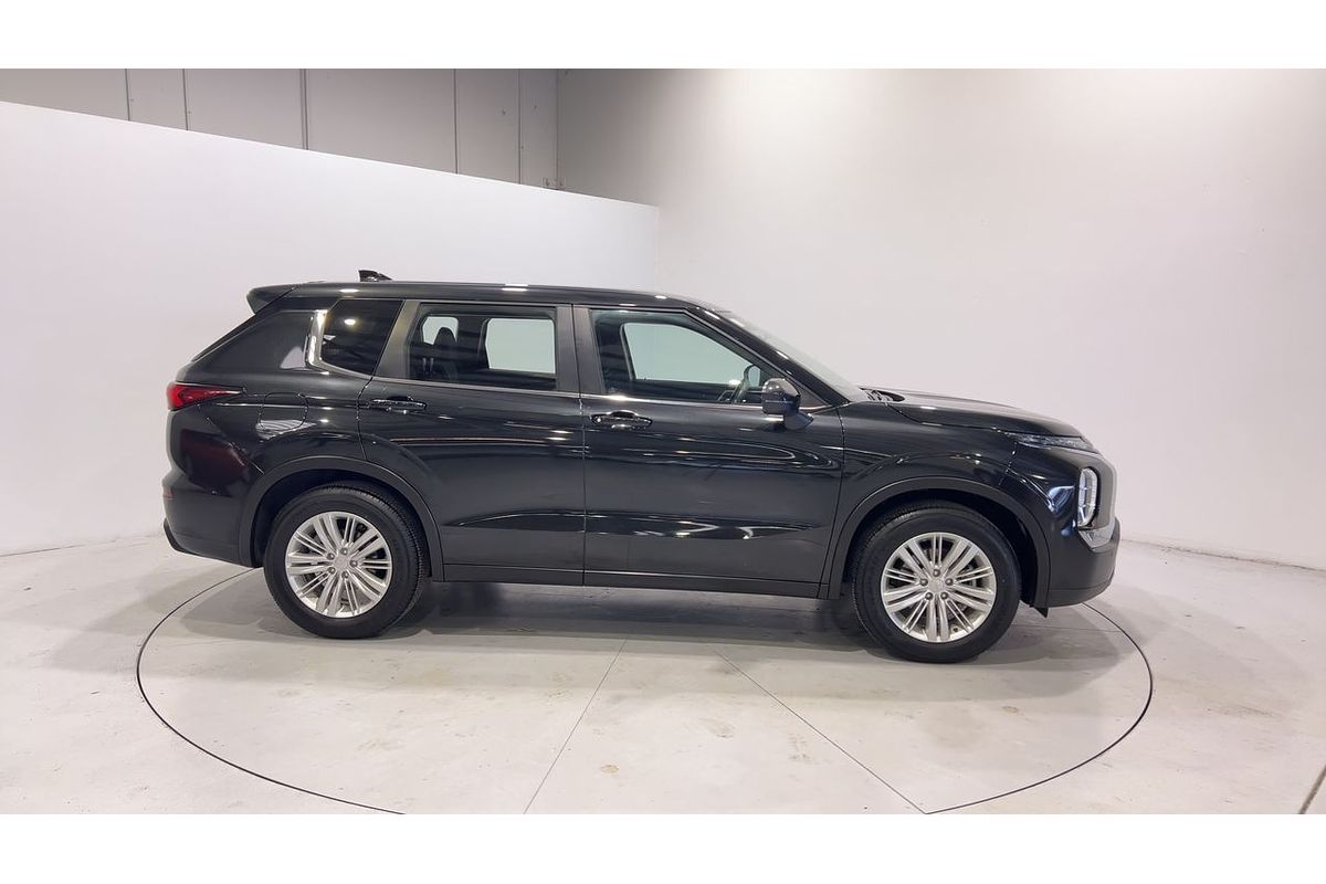 2023 Mitsubishi Outlander ES ZM
