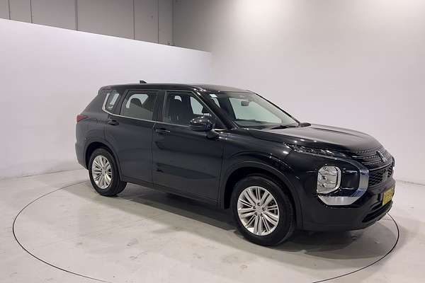 2023 Mitsubishi Outlander ES ZM