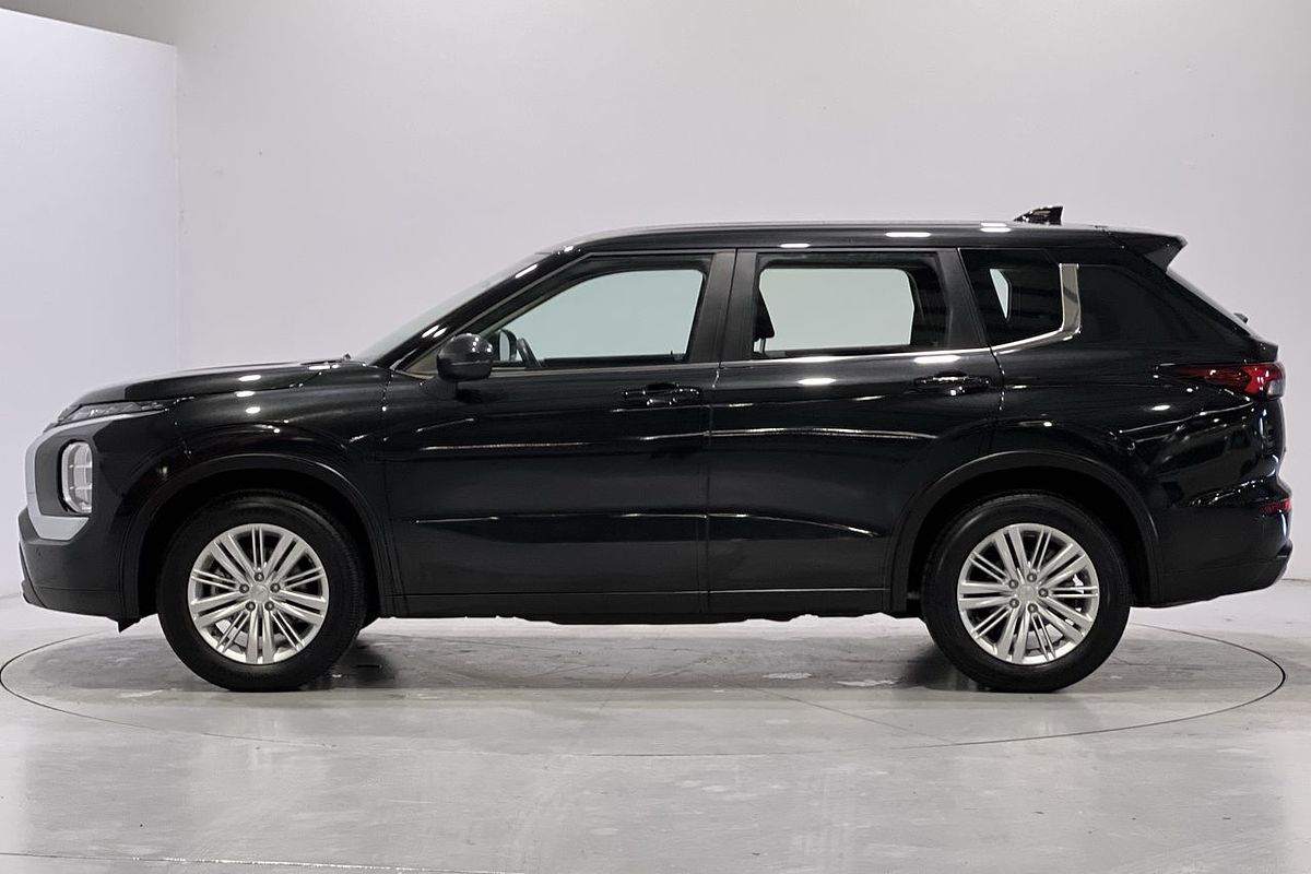 2023 Mitsubishi Outlander ES ZM
