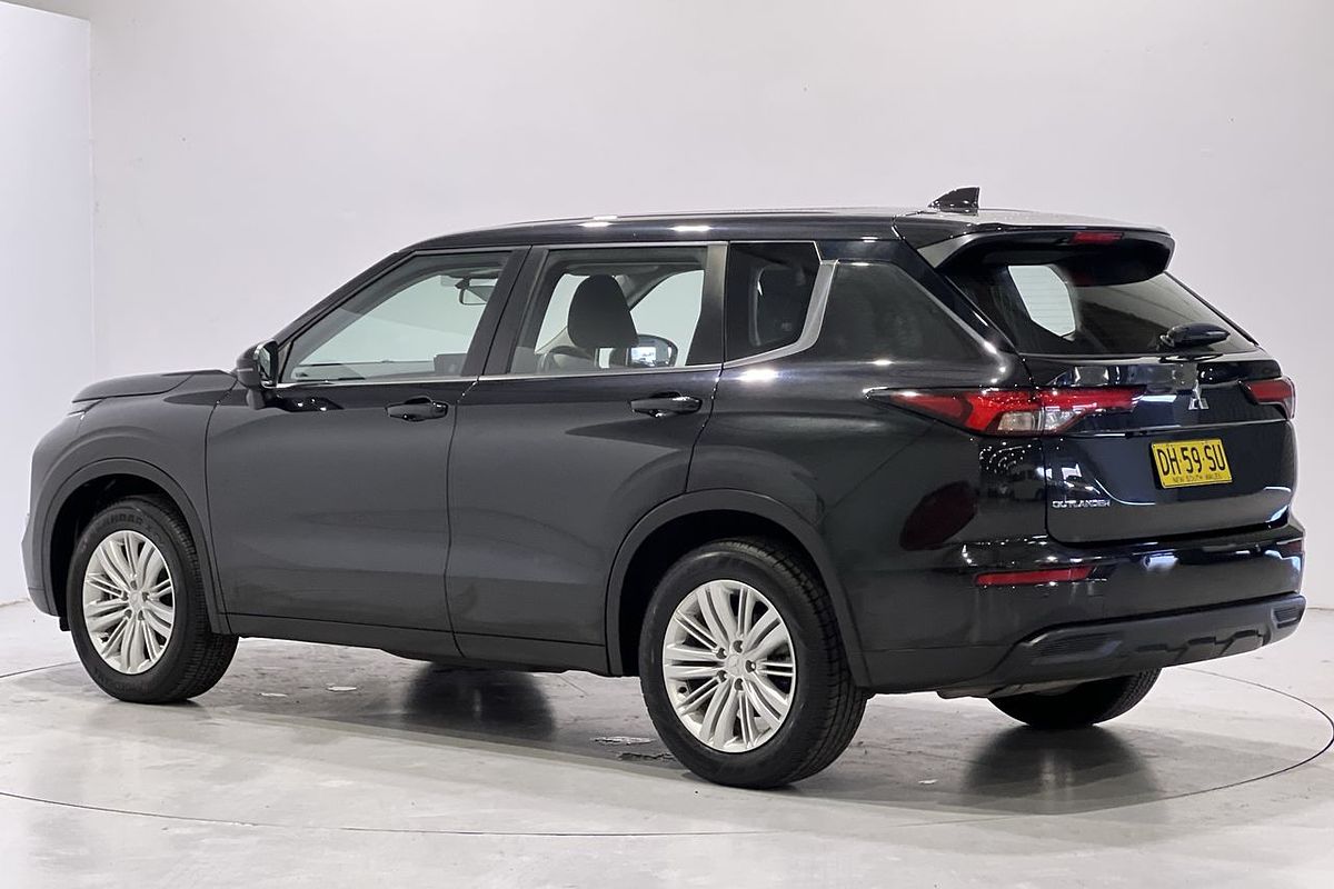 2023 Mitsubishi Outlander ES ZM